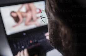 31 ετών παρθένος εθισμένος στο πορνό