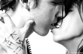 Πράγματα που οι άντρες σιχαίνονται όταν φιλάνε